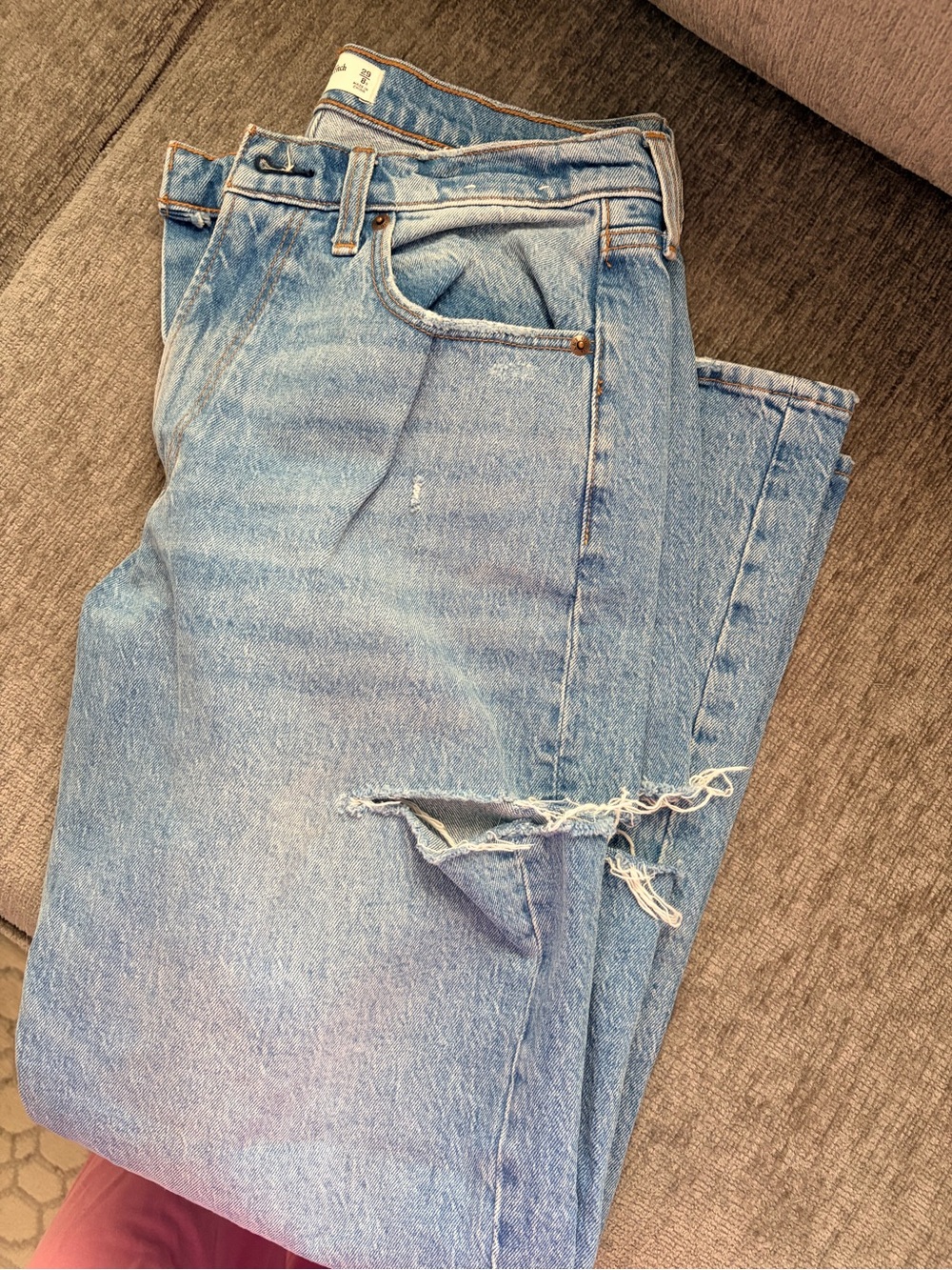 A&F-Women Baggy Mid-Rise Jean with slit cuts - Picture 4 of 4
